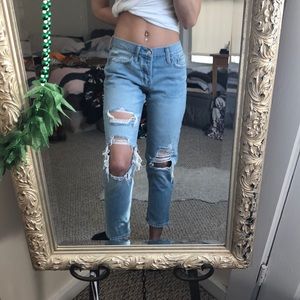ABERCROMBIE distressed boyfriend jeans